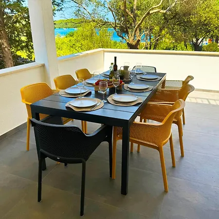 Beachfront Prora Mare With Sea View Tatil Evi