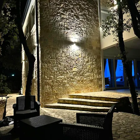 Beachfront Prora Mare With Sea View Tatil Evi